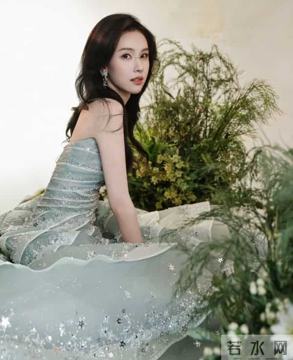 陈都灵 星光抹胸裙