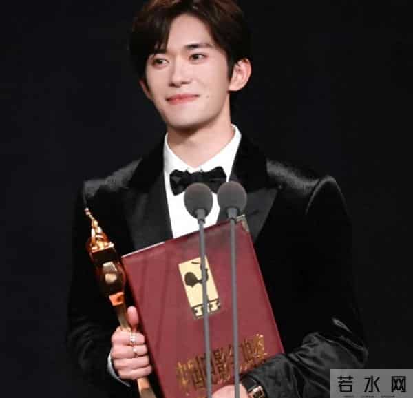 24岁摘金鸡影帝！易烊千玺的封神之路,藏着3个硬核真相