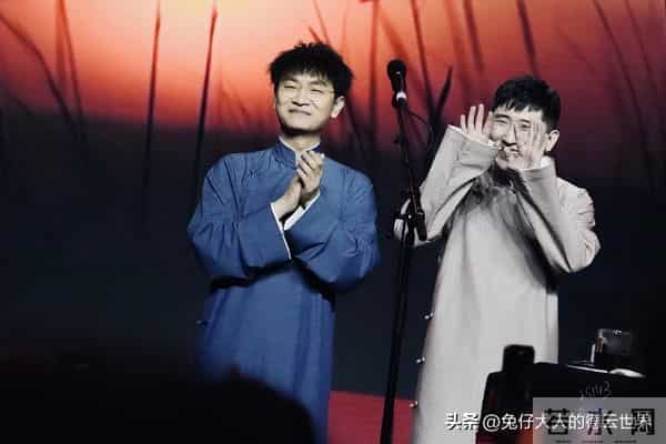 德云社当红演员落地伦敦,晒照报平安,出国商演,俨然如度假一般