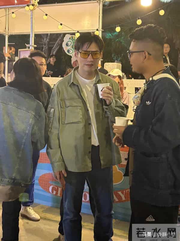 严屹宽现身泉州被偶遇,五官立体,实在太帅了 古装男神可不是吹的