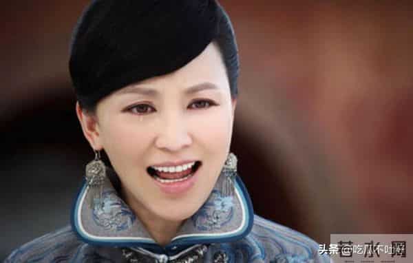 她19岁与导演私奔,在地下室裸婚连生3胎,今被丈夫用7部剧捧红!