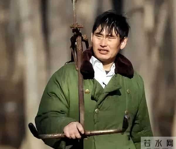 大衣哥：月收入不到60万，但准女婿实在，儿媳懂事，我很知足