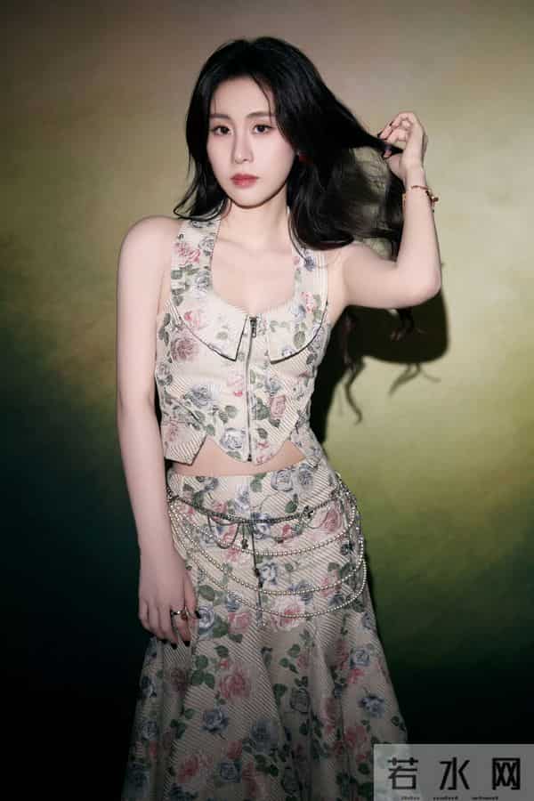 张碧晨优雅迷人好身材