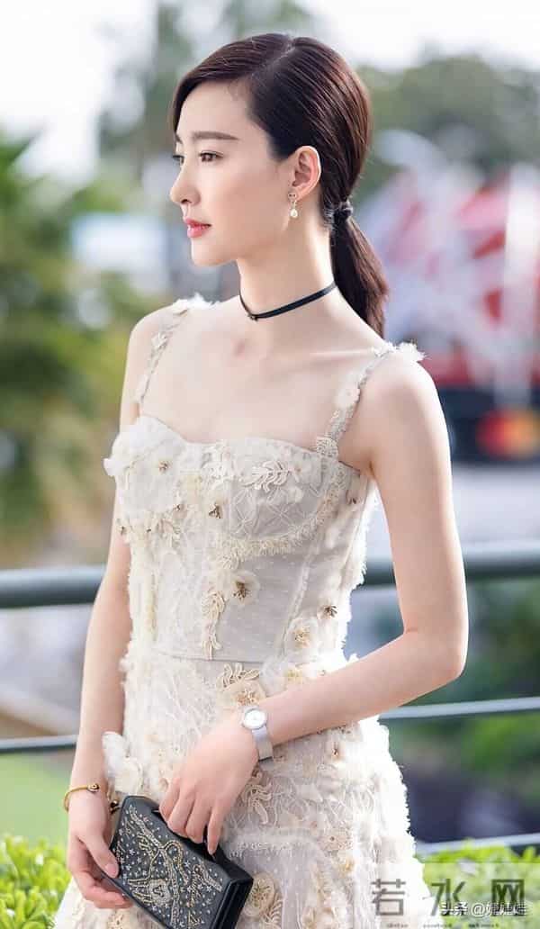 “素颜女神”王丽坤 身材高挑天生冷白皮,40岁看起来和20岁时一样