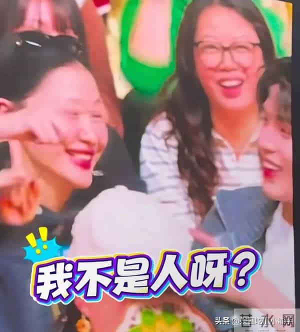 张凌赫金靖现身刘宇宁演唱会，起哄要看刘宇宁腹肌，画面太搞笑了