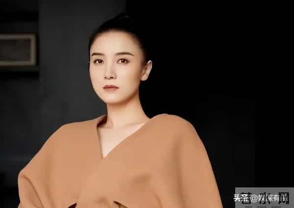 金鸡奖这夜，人情冷暖、江湖地位，在45岁宋佳身上体现得淋漓尽致