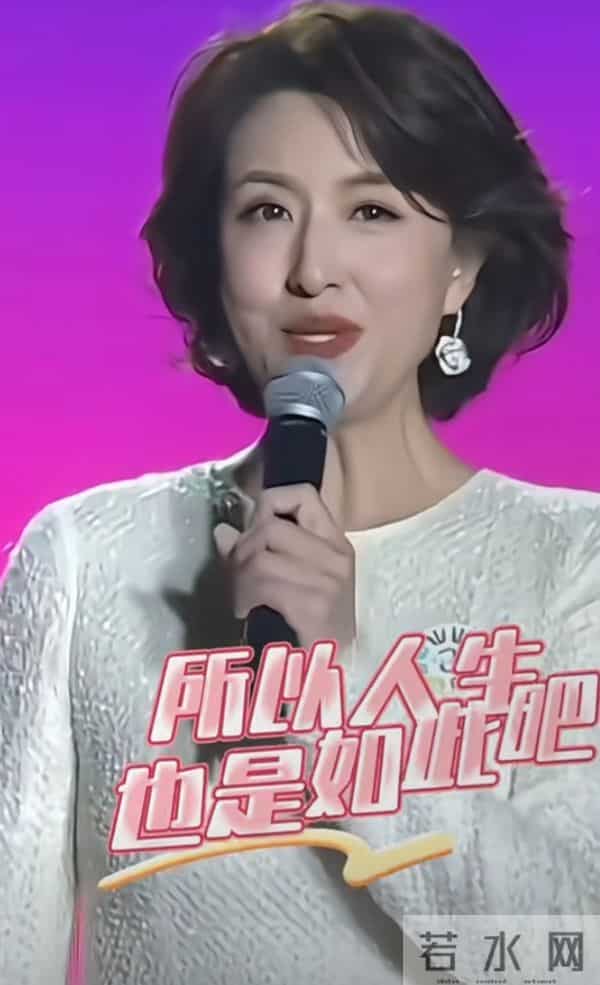 张蕾谈人生感悟，亮裙短发气质优雅美得好高级