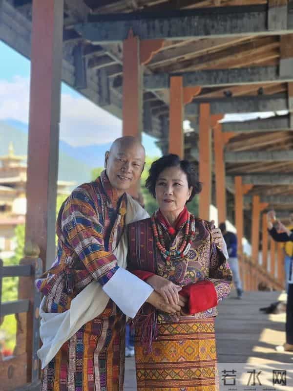 弥补遗憾!港圈恩爱夫妻不丹首次拍婚照,男方四度患癌生命倒计时