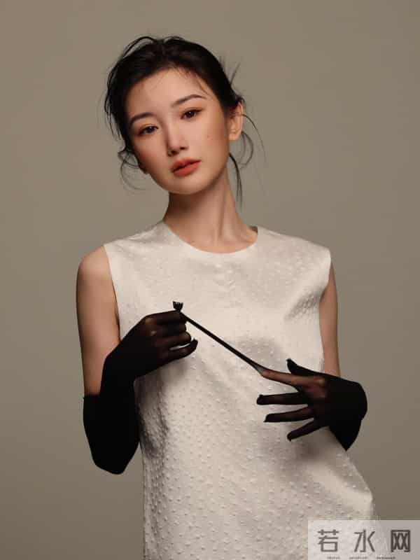 毛晓彤戴黑丝手套，又纯又欲，太丝滑