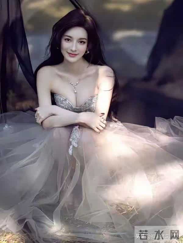 抹胸裙写真 惊艳了 不得不看一眼