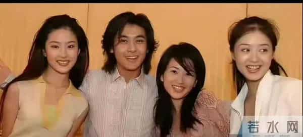 当年蒋欣才19岁,刘亦菲才15岁,不得不说美女真是从小美到大!