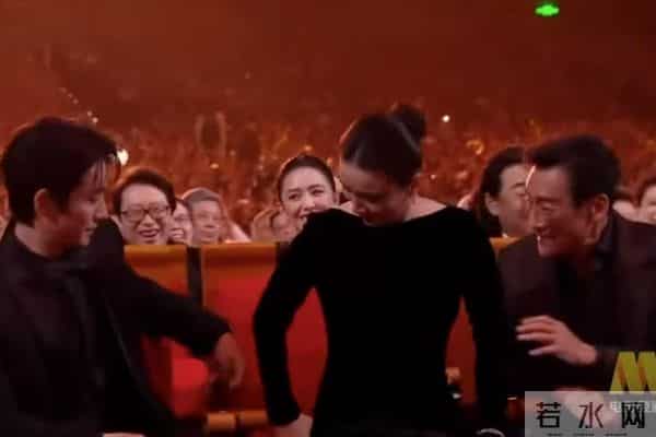 万万没想到，朱一龙仅凭下意识一个举动，成功实现口碑暴增