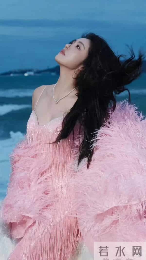 蔡文静 性感好身材 粉雾海海边粉色礼服大片 美到极致