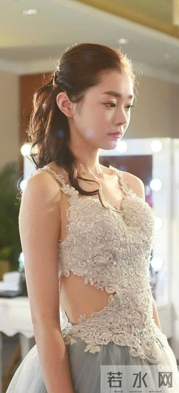 宋轶，一米近距离高清生图，露无瑕美背至小蛮腰，铁子原来长这样