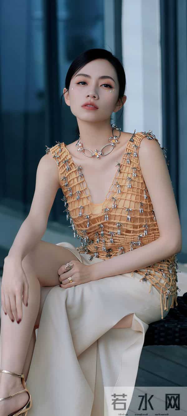 绝了！刘惜君写真杀疯了，御姐范碾压全场，网友：这姐藏得太深