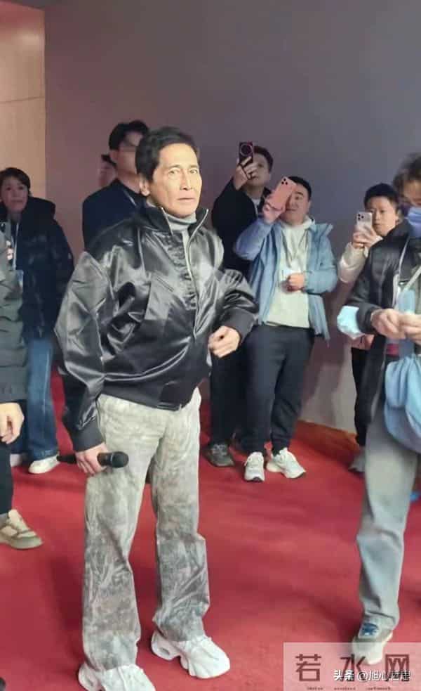 年轻时是多么帅气，岁月催人老，憔悴了很多，这是谁