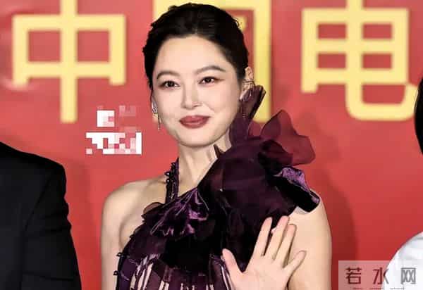 金鸡奖红毯成“照妖镜”!姚晨脸肿蒋勤勤歪嘴,叶童优雅胜出