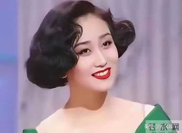 机关算尽太聪明?结婚26年后,一张照片暴露利智李连杰真实感情