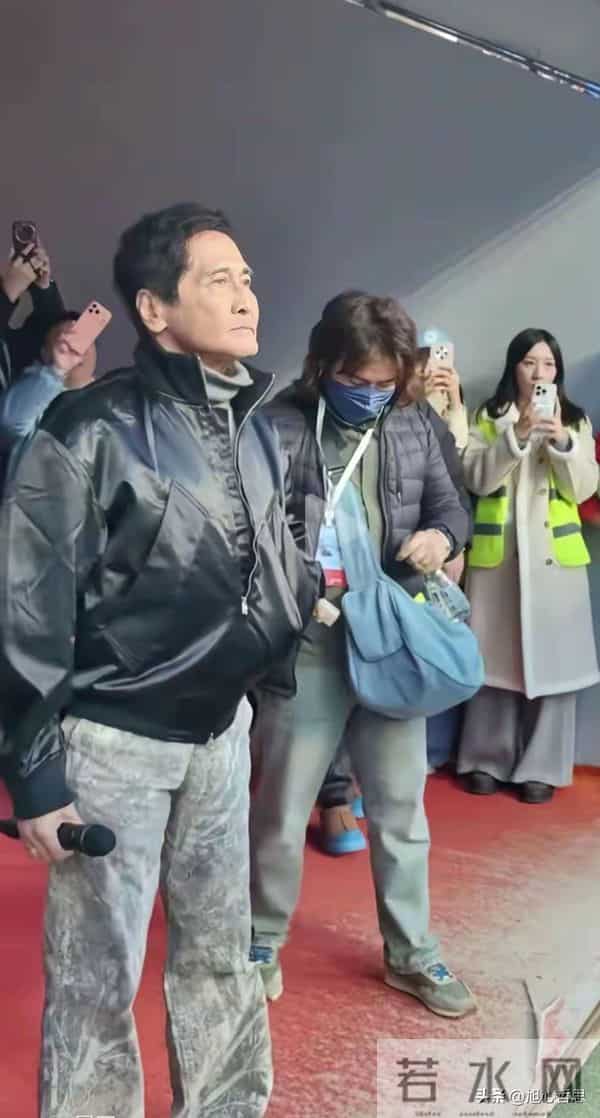 年轻时是多么帅气，岁月催人老，憔悴了很多，这是谁