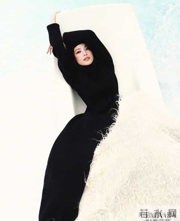 舒淇时尚芭莎十二月刊封面大片,干练西装配胶片元素性感嘴唇好美