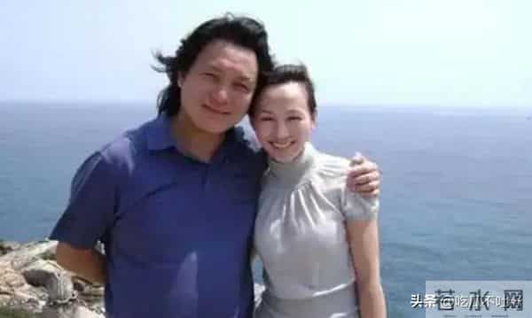 她19岁与导演私奔，在地下室裸婚连生3胎，今被丈夫用7部剧捧红！