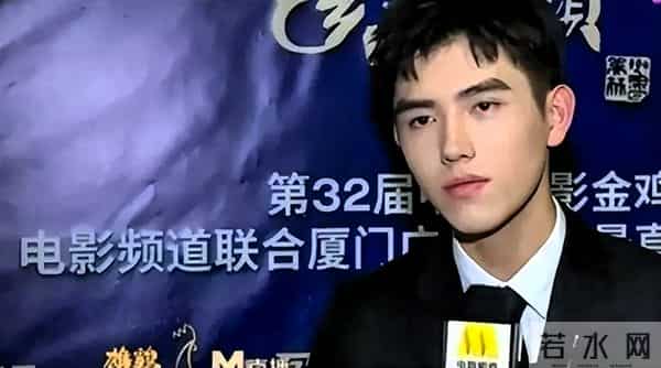 金鸡奖红毯成“照妖镜”!姚晨脸肿蒋勤勤歪嘴,叶童优雅胜出