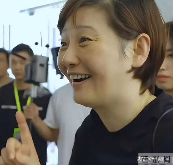 演都不演了?丁克大半辈子养女和冯小刚长太像,徐帆态度说明一切