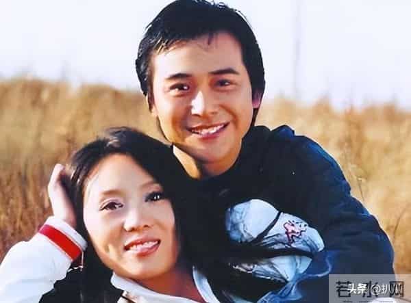 47岁嫁给32岁小演员，被骂“老牛吃嫩草”，时间却给了完美的答卷