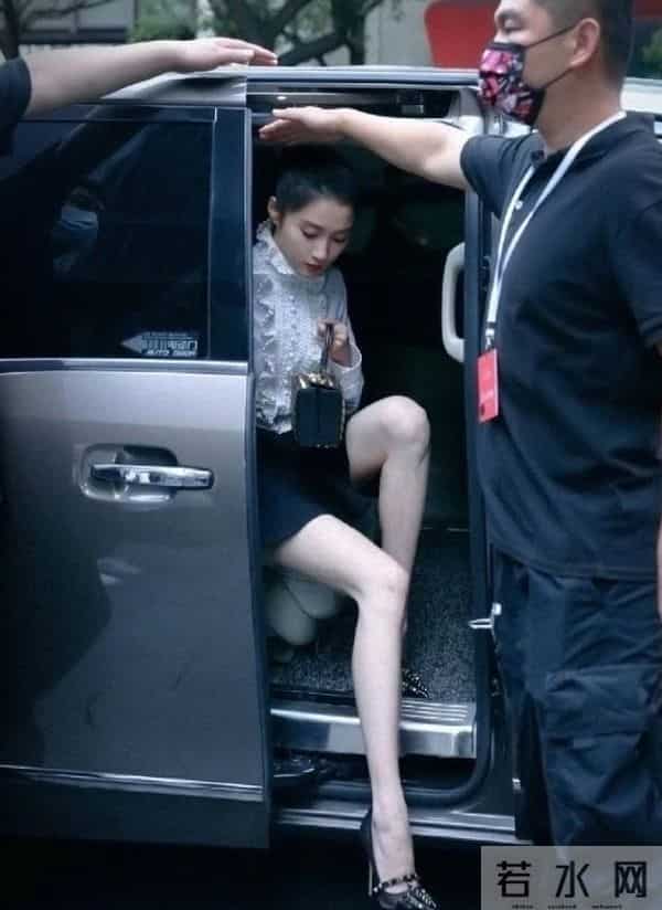 娱乐圈满族美女图鉴：每一位都貌美如花，谁最令你意想不到？