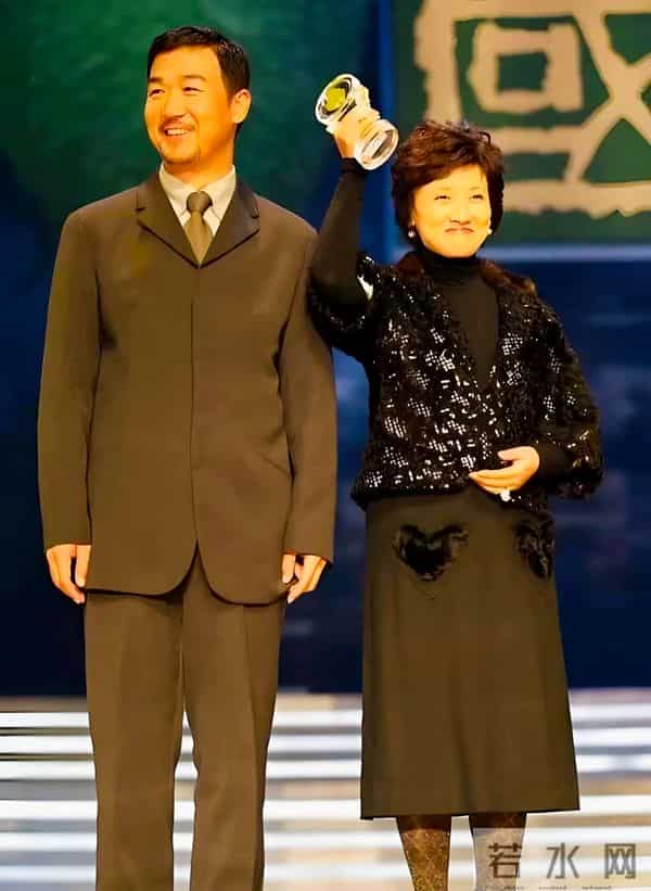 有一种“算计”叫邓婕!终于明白为何不生育也要嫁给二婚的张国立