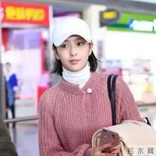 佟丽娅机场穿搭太绝啦长款针织大衣温柔显气质搭白色打底清新干净