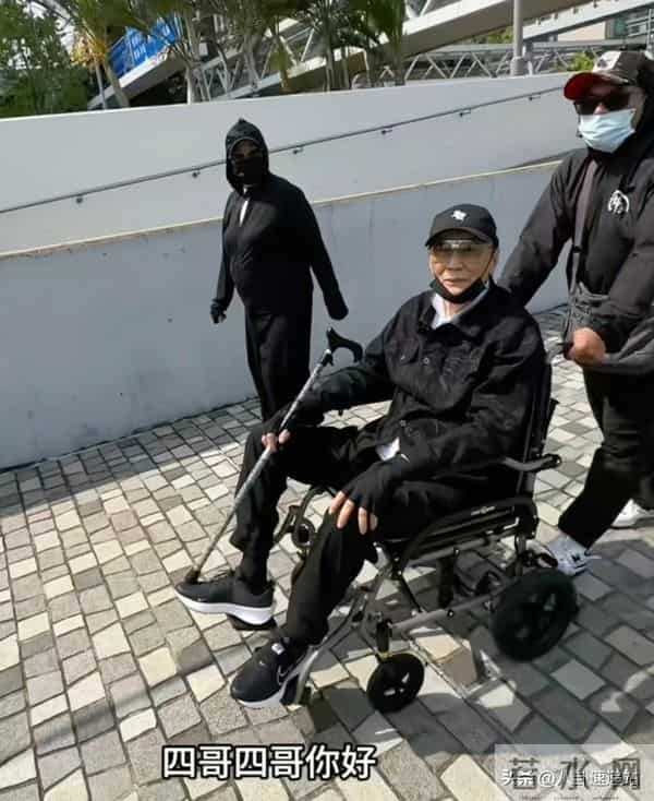 钱花光了人还在！89岁瘫坐轮椅的谢贤，给想改遗嘱的向太提了醒