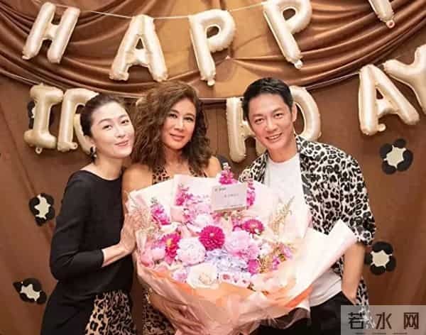 傅程鹏陪香港妻子参加名流派对,表现从容,完美融入周丽淇社交圈