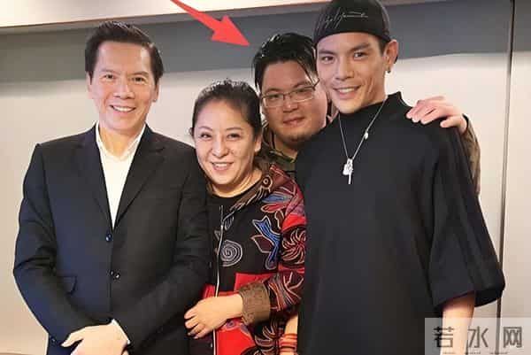 向太爆料：向佐曾经为弟弟向佑出头，打断了对方的手臂