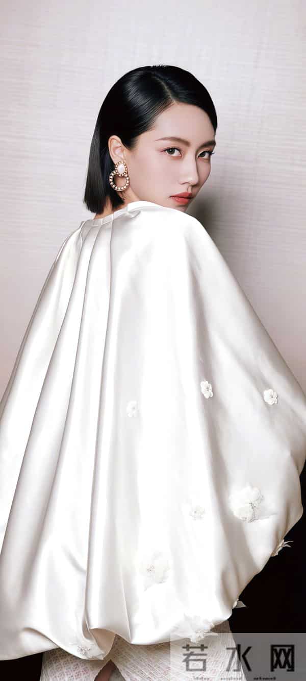 绝了！刘惜君写真杀疯了，御姐范碾压全场，网友：这姐藏得太深