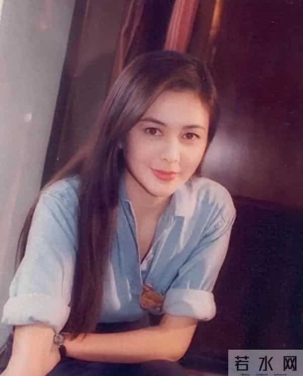 娱乐圈满族美女图鉴：每一位都貌美如花，谁最令你意想不到？