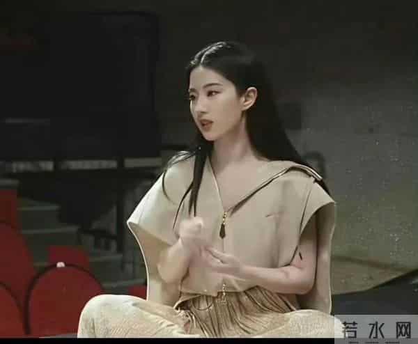 以为是古早时期的刘亦菲,结果是上周的?