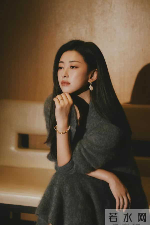 朱珠女人味十足