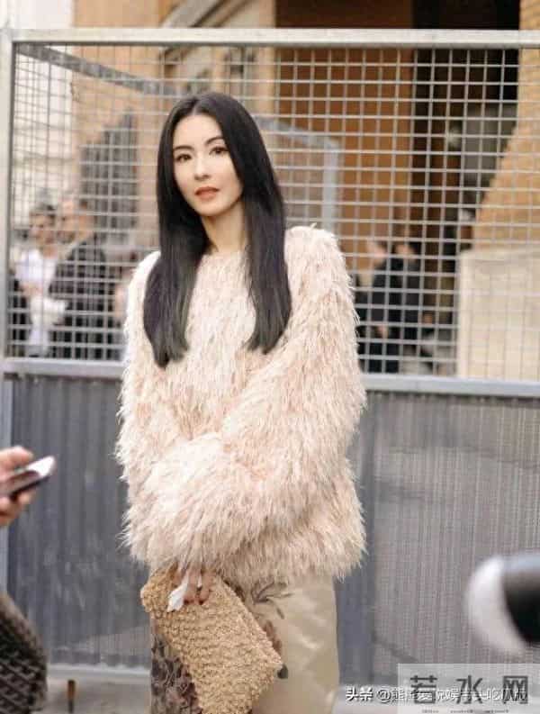 张柏芝这回风格大变!穿毛绒上衣+国风半身裙,贵气又高级!