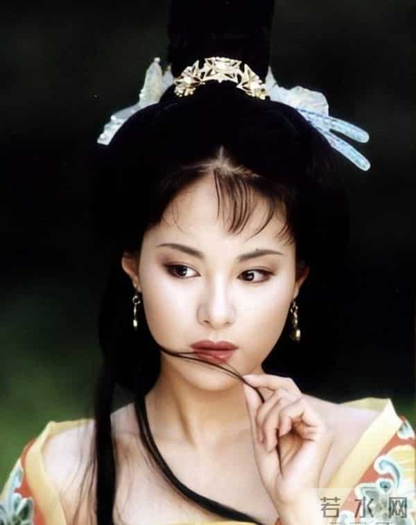 娱乐圈满族美女图鉴：每一位都貌美如花，谁最令你意想不到？