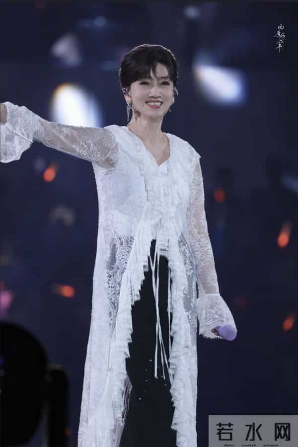 72岁赵雅芝又是架子鼓又是扫腿舞,这状态活力也太好了吧!