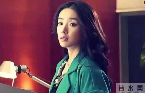 曾被张艺谋力捧,火后与富豪卷款61亿逃亡国外,现在的她过得如何