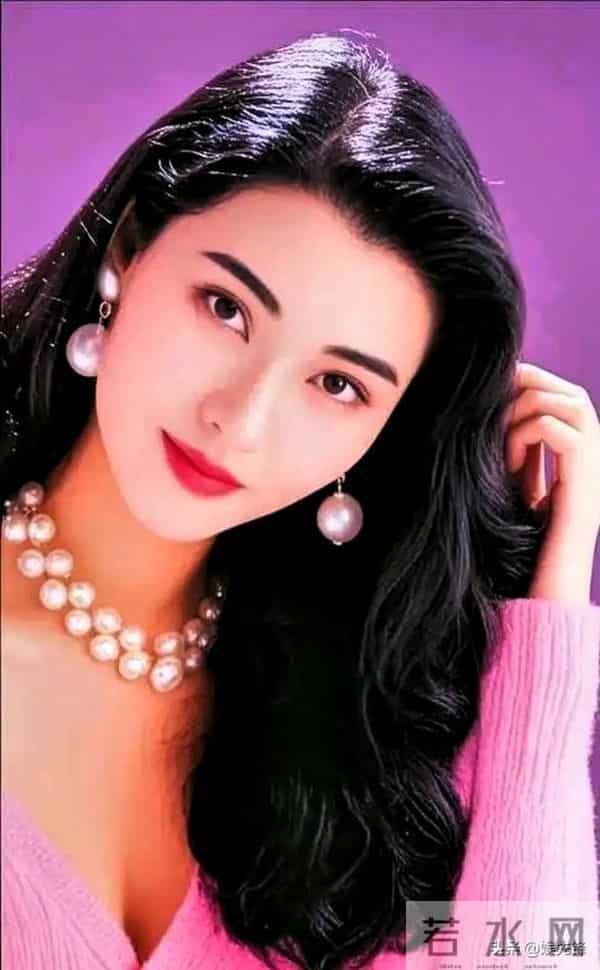 李嘉欣-当年被誉为香港第一美女,这盛世容颜谁能不动心