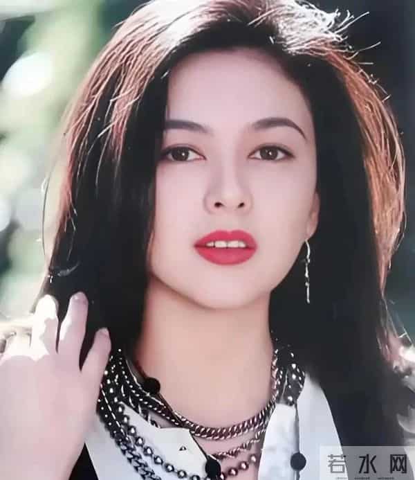 娱乐圈满族美女图鉴：每一位都貌美如花，谁最令你意想不到？