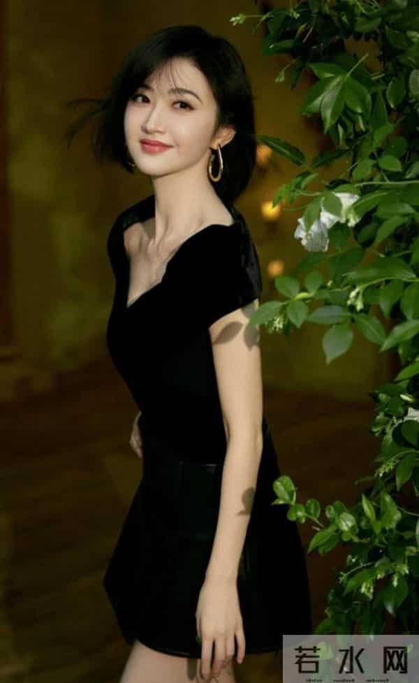 景甜 黑色包臀裙氛围感写真