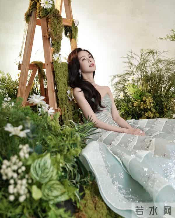 陈都灵 星光抹胸裙