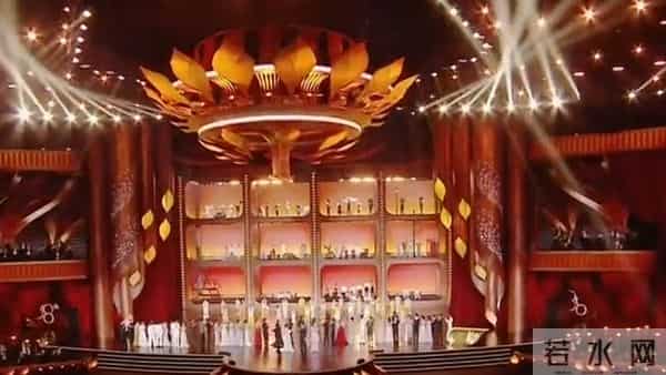 70岁陈道明闭幕致辞仅10字，全场大佬集体起立震撼全网！