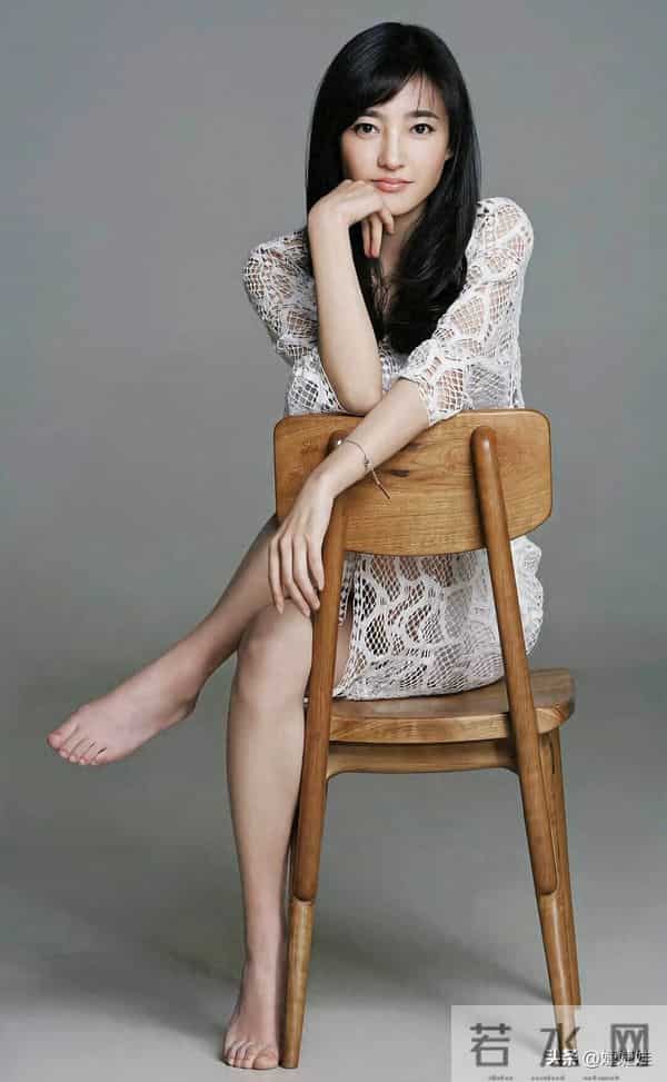 “素颜女神”王丽坤 身材高挑天生冷白皮,40岁看起来和20岁时一样