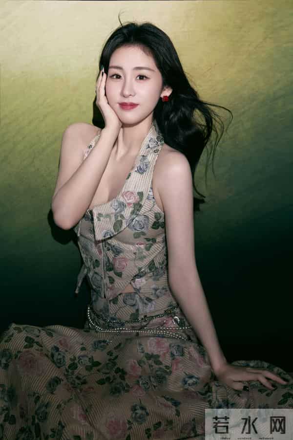 张碧晨优雅迷人好身材