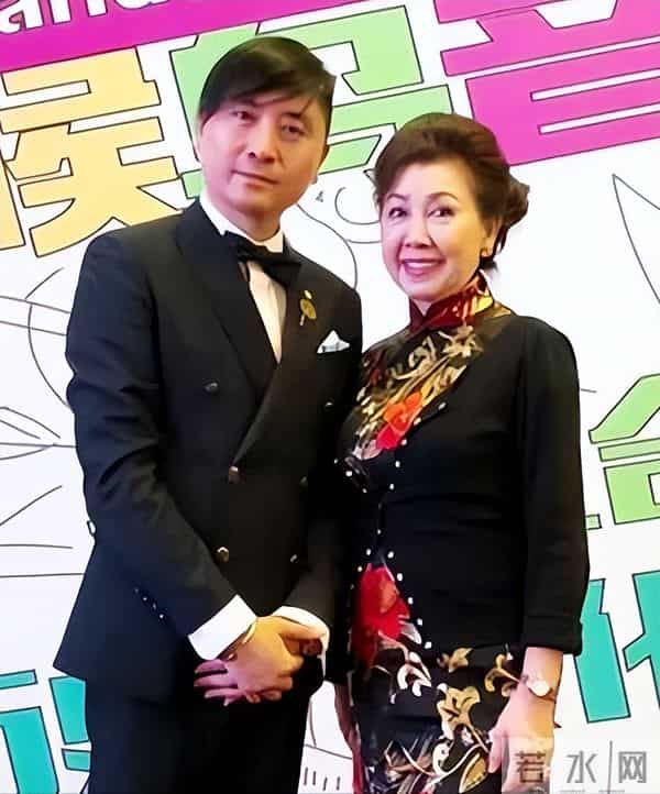 突传死讯!香港知名演员的老公在家中离世,坐在轮椅上没有了呼吸